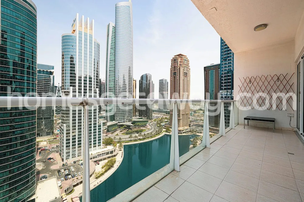 Дубай: HomesGetaway- 1BR in JLT Lake Views