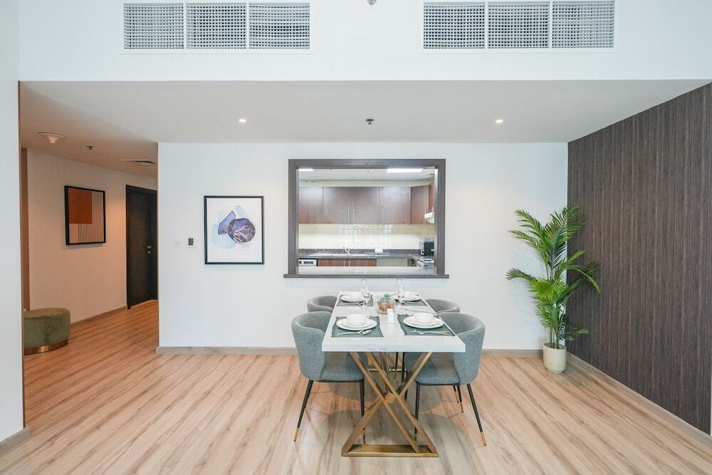 Дубай: Yogi-Luxury 1BR Apartment with Panoramic Views
