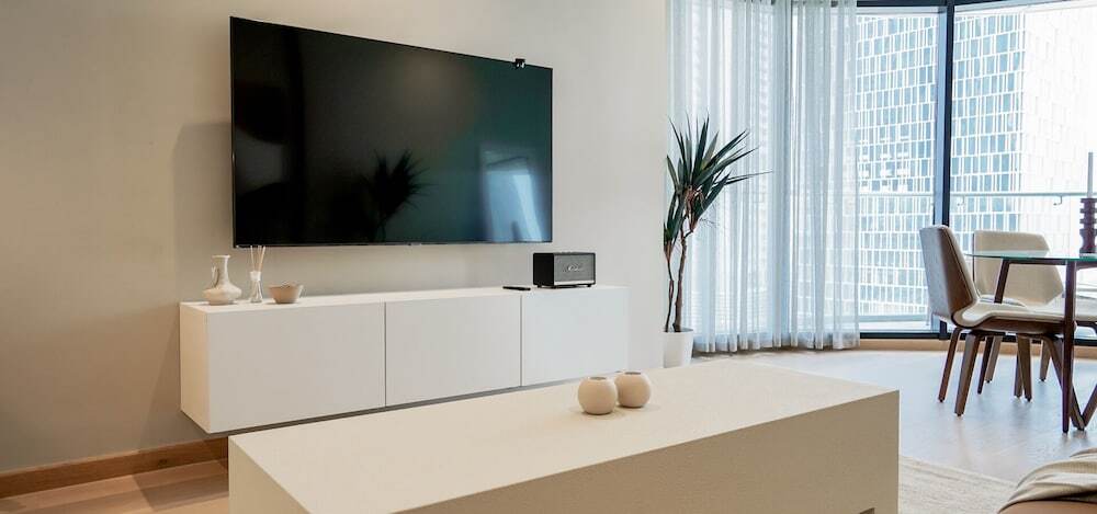 Дубай: Aya - Cozy 1BR Apartment with Panoramic City Views