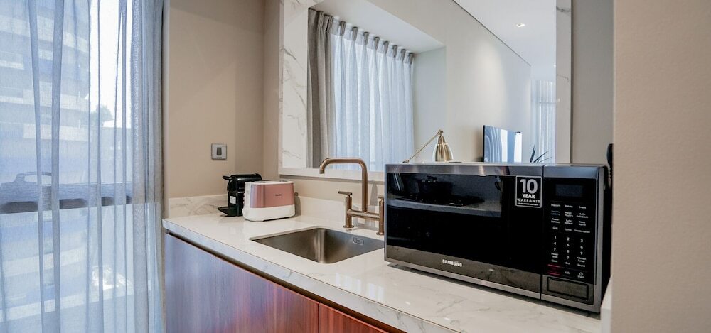 Дубай: Aya - Cozy 1BR Apartment with Panoramic City Views