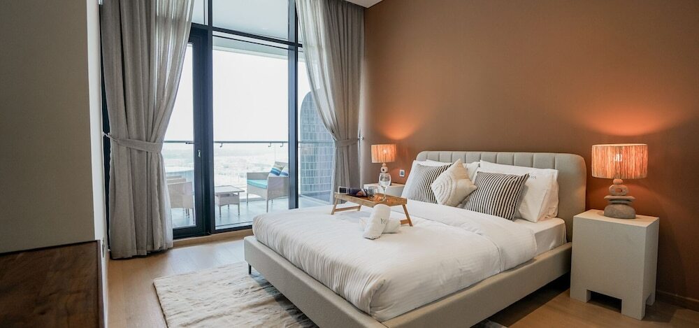 Дубай: Aya - Cozy 1BR Apartment with Panoramic City Views