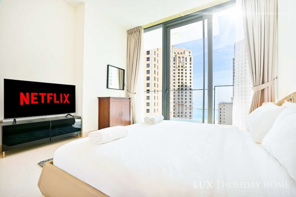 LUX  Contemporary Marina Sea View Suite — фото 4