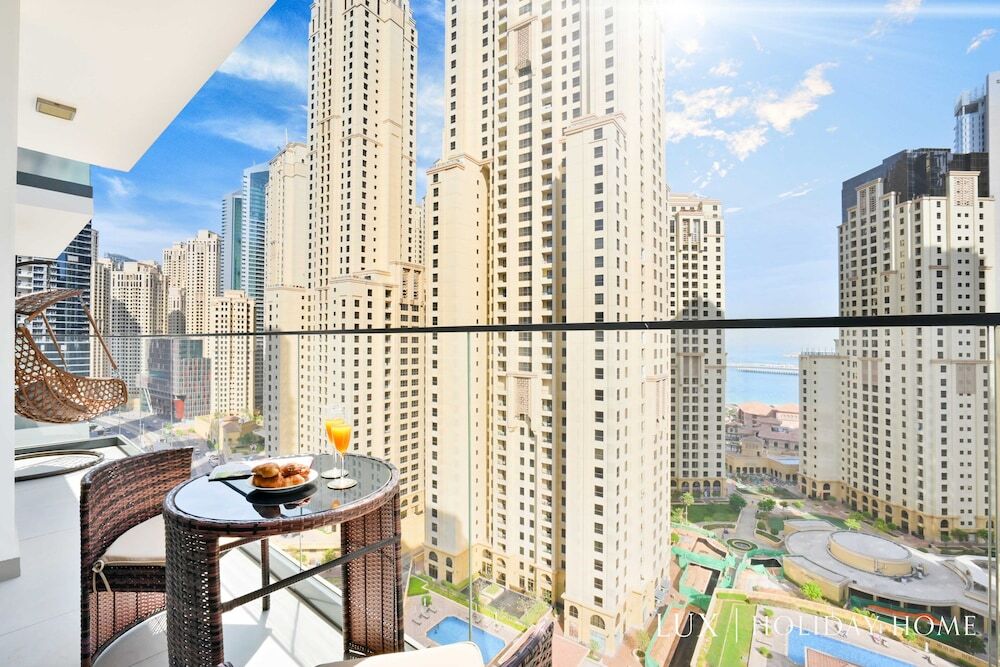 Дубай: LUX  Contemporary Marina Sea View Suite