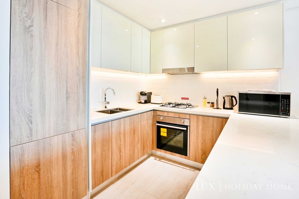 LUX  Contemporary Marina Sea View Suite — фото 3