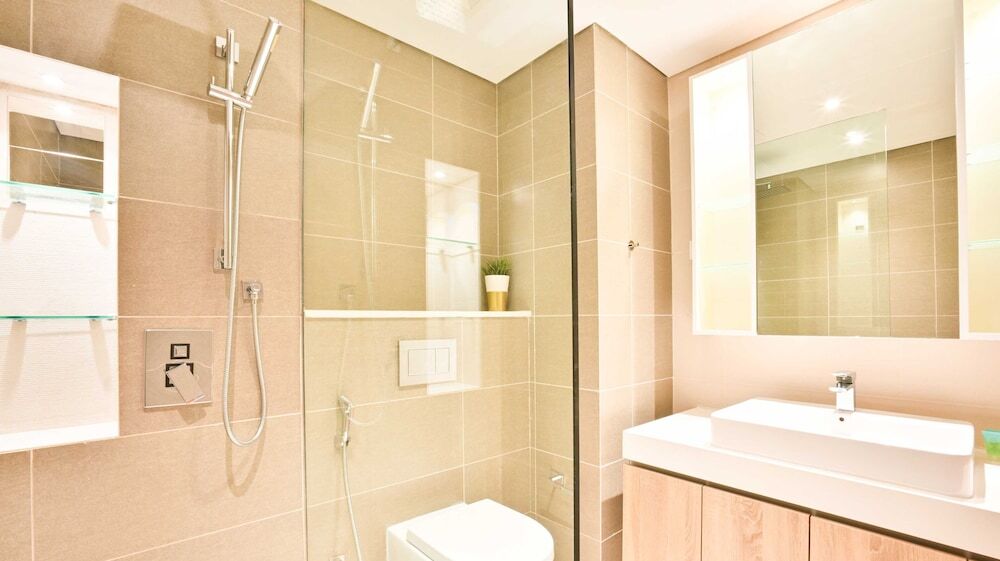 Дубай: LUX  Contemporary Marina Sea View Suite