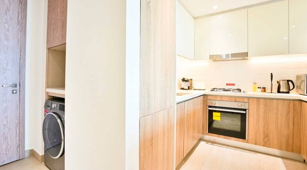 Дубай: LUX  Contemporary Marina Sea View Suite