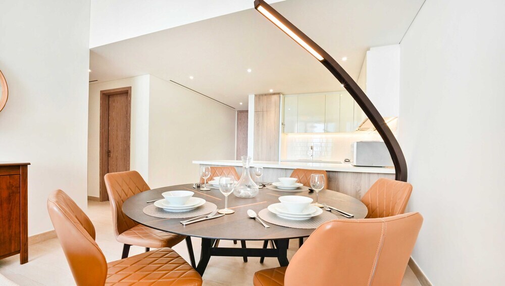 Дубай: LUX  Contemporary Marina Sea View Suite