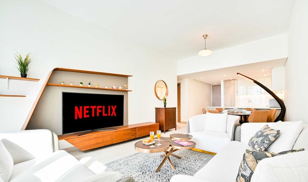 Дубай: LUX  Contemporary Marina Sea View Suite