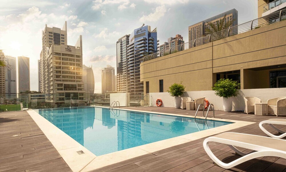 Дубай: LUX  Contemporary Marina Sea View Suite