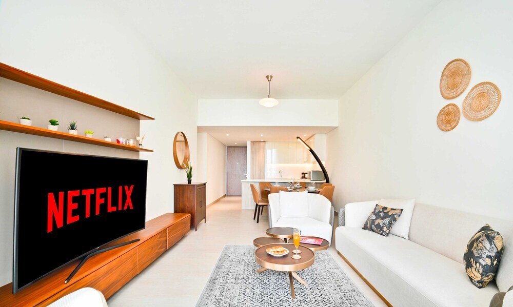 LUX  Contemporary Marina Sea View Suite — фото 2