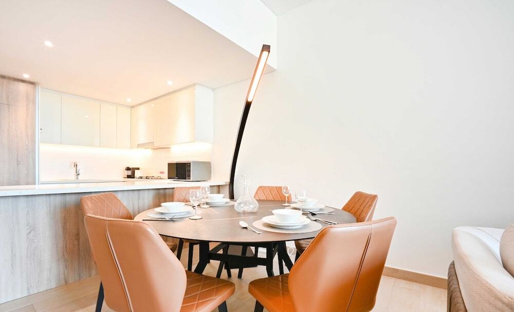 Дубай: LUX  Contemporary Marina Sea View Suite