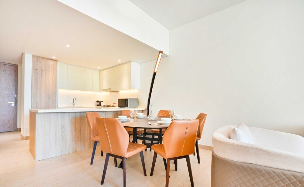 Дубай: LUX  Contemporary Marina Sea View Suite