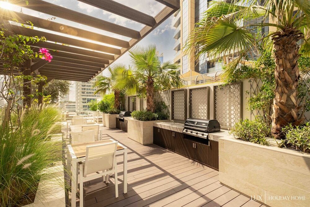 Дубай: LUX  Contemporary Marina Sea View Suite