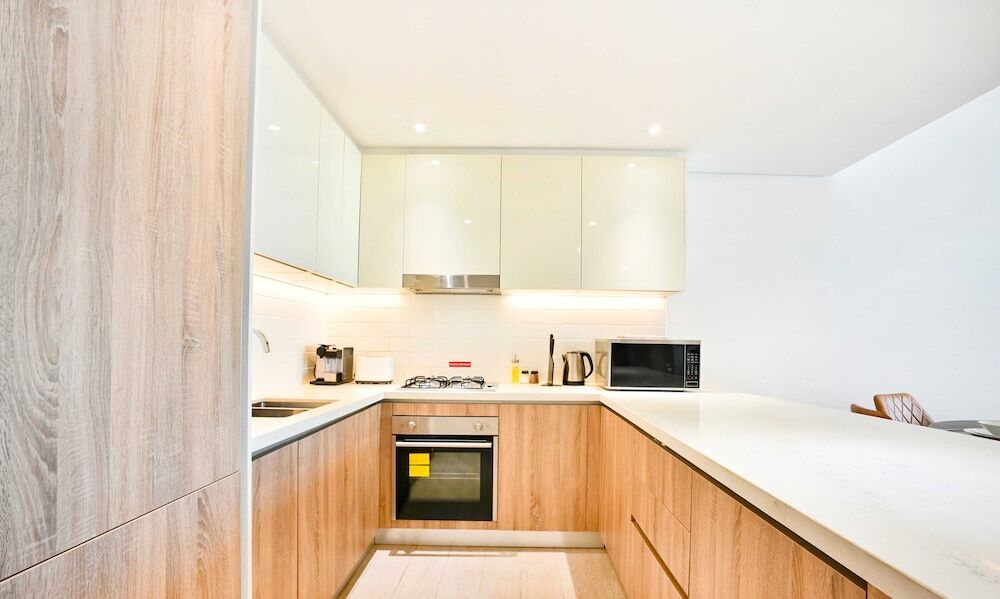 LUX  Contemporary Marina Sea View Suite — фото 5