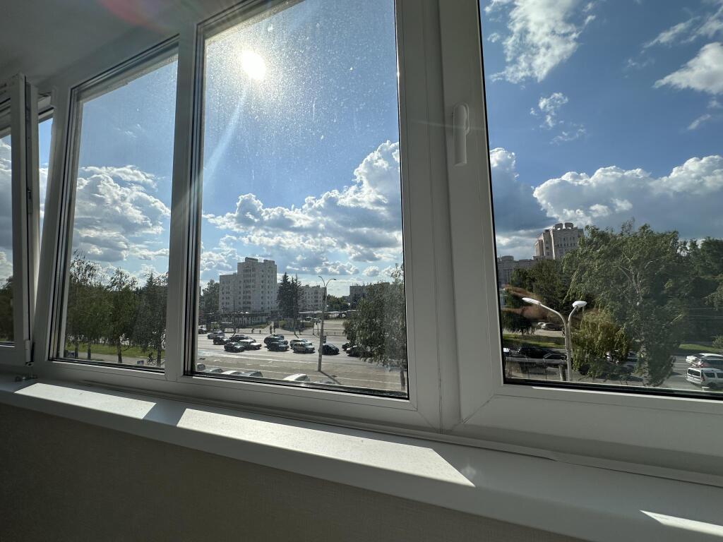 Владимир: По суткам 33 на проспекте Строителей 9 к.1 (Лондон)