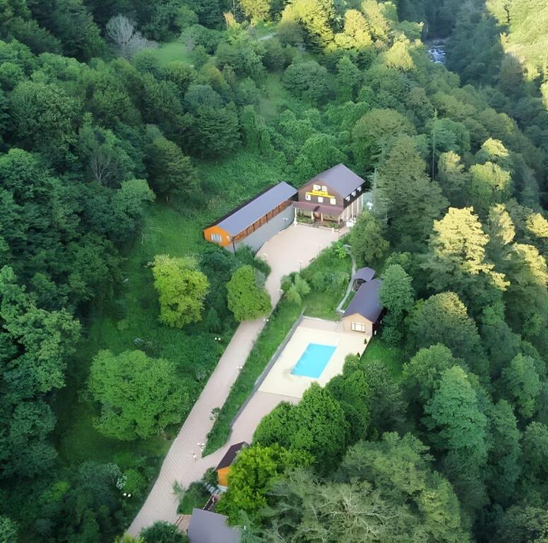 Ткварчели: Радоновый источник