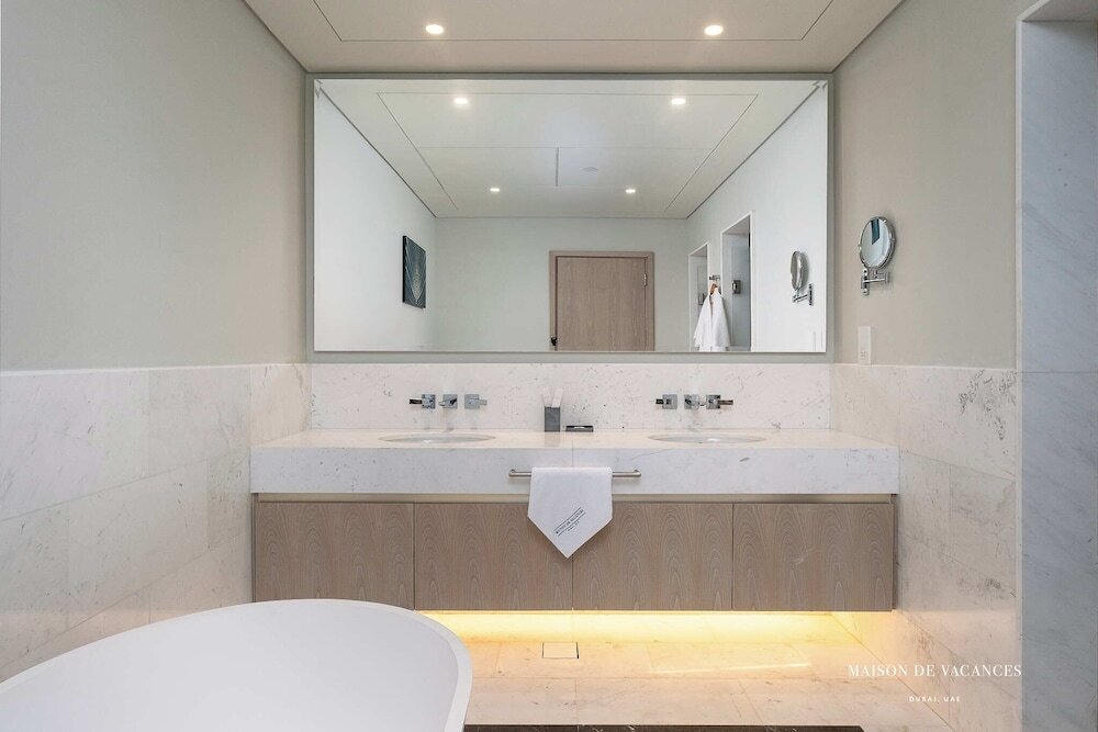 Дубай: 1 Bedroom in St Regis The Palm Tower