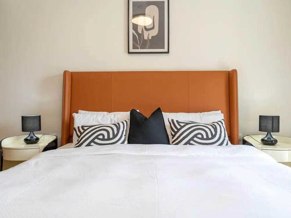 Дубай: 1BR Dlx City View Near Dubai Mall by Belvilla