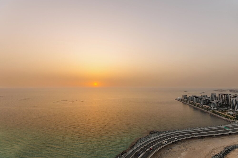 Дубай: Waves - Spectacular Seaside Retreat Apt With Views
