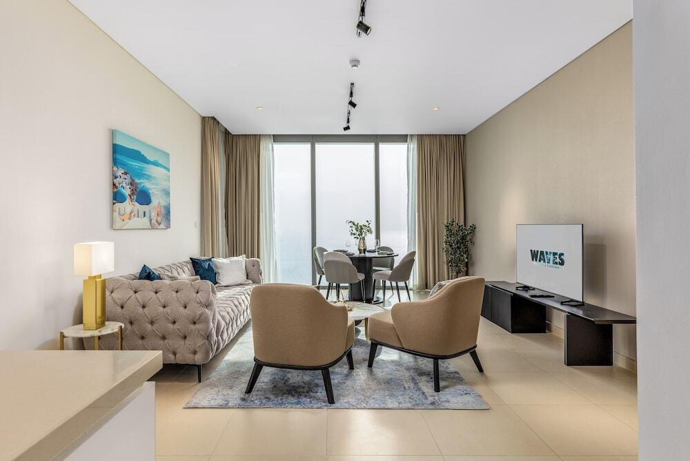 Дубай: Waves - Spectacular Seaside Retreat Apt With Views