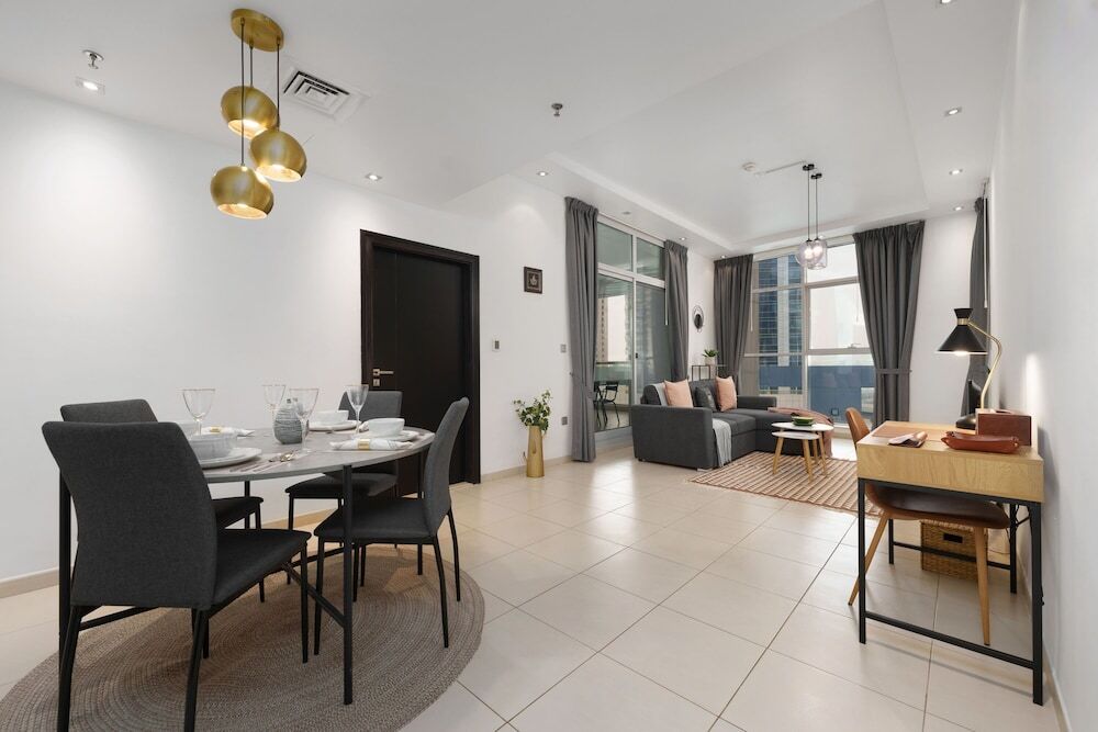 Дубай: Maison Privee - Bright & Trendy Apt Steps Away from JBR Beach
