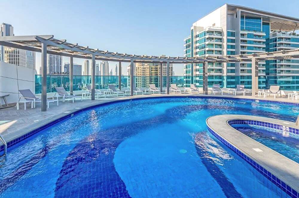 Дубай: Stylish 1BR with Skyline View - THE BAY