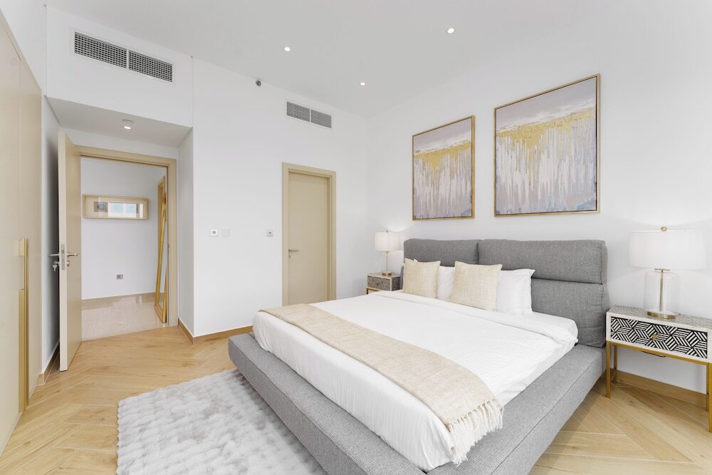 Дубай: Maison Privee - High-End Palm Apt w/ Picturesque Seafront Views