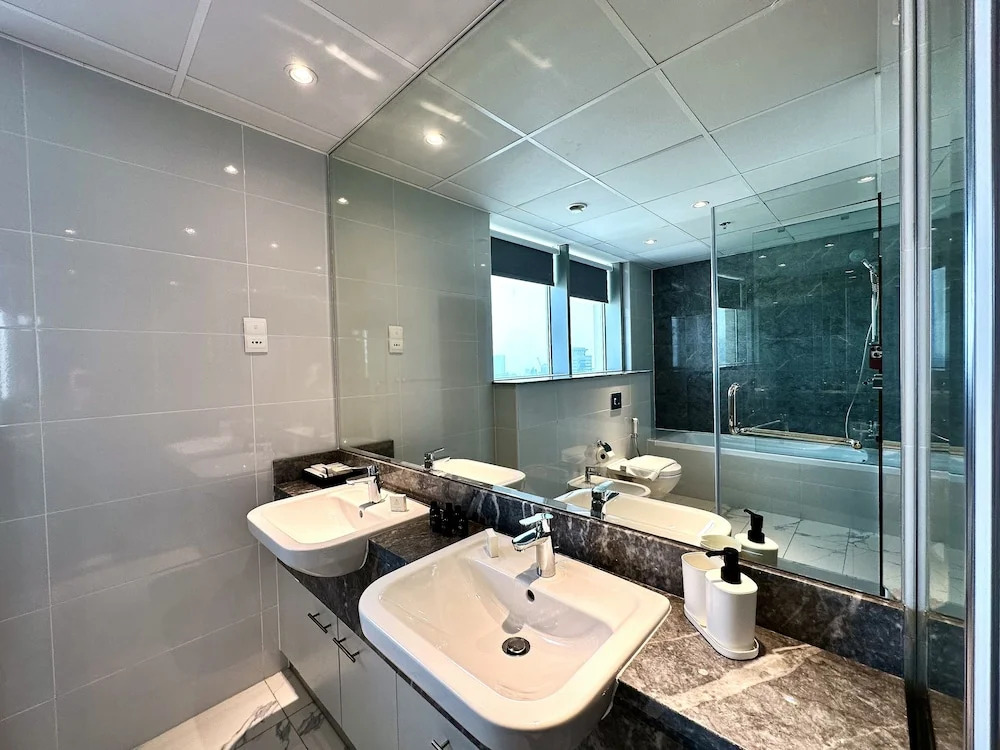 Дубай: Lux BnB Amna Tower Burj Views
