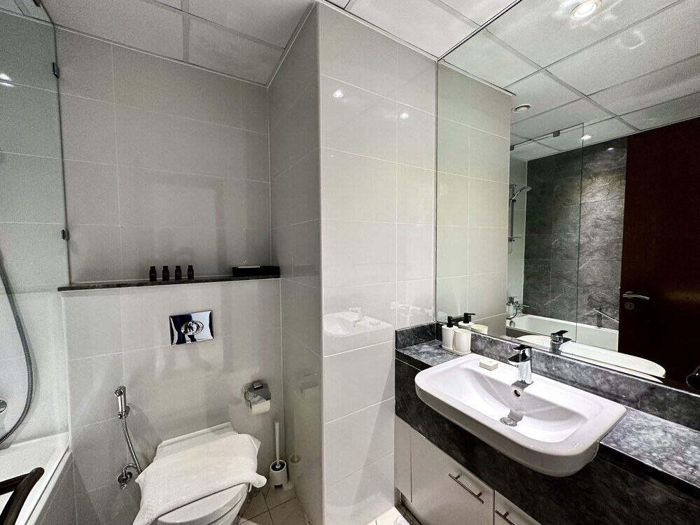 Дубай: Lux BnB Amna Tower Burj Views