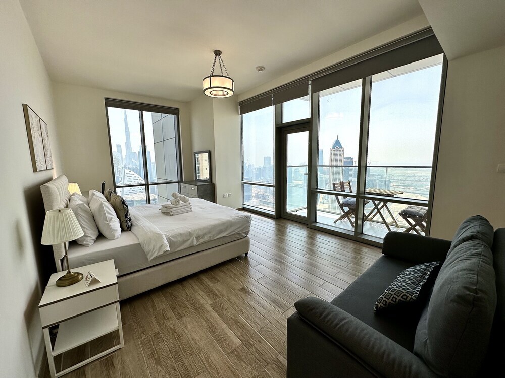 Дубай: Lux BnB Amna Tower Burj Views