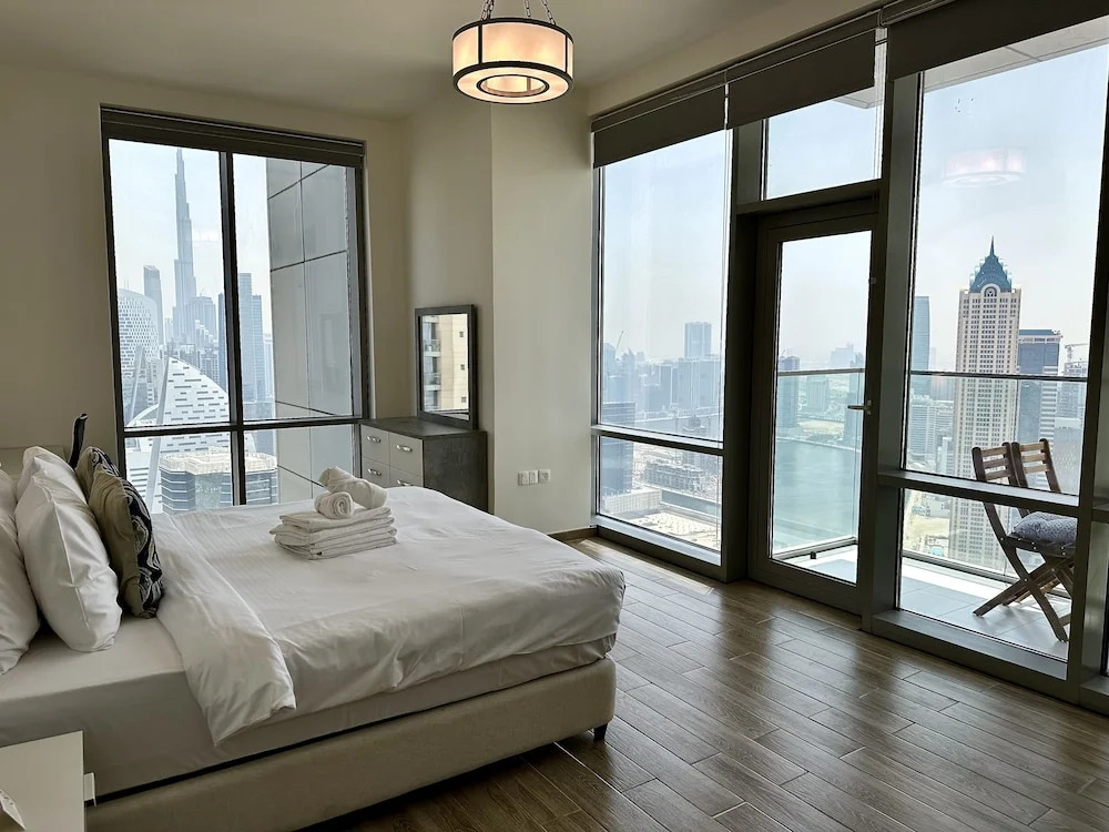 Дубай: Lux BnB Amna Tower Burj Views