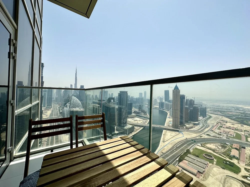 Дубай: Lux BnB Amna Tower Burj Views