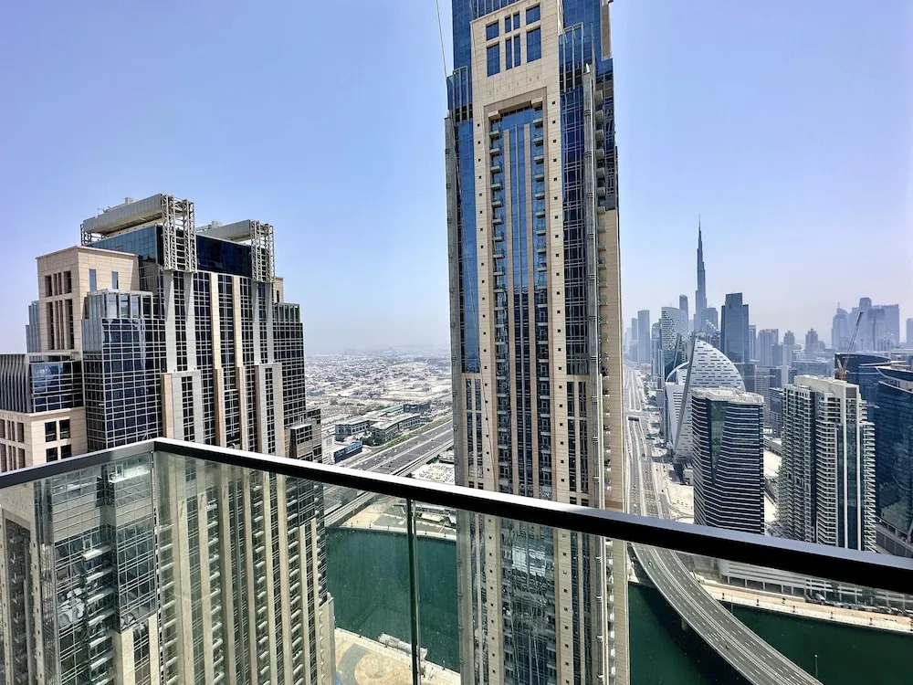 Дубай: Lux BnB Amna Tower Burj Views