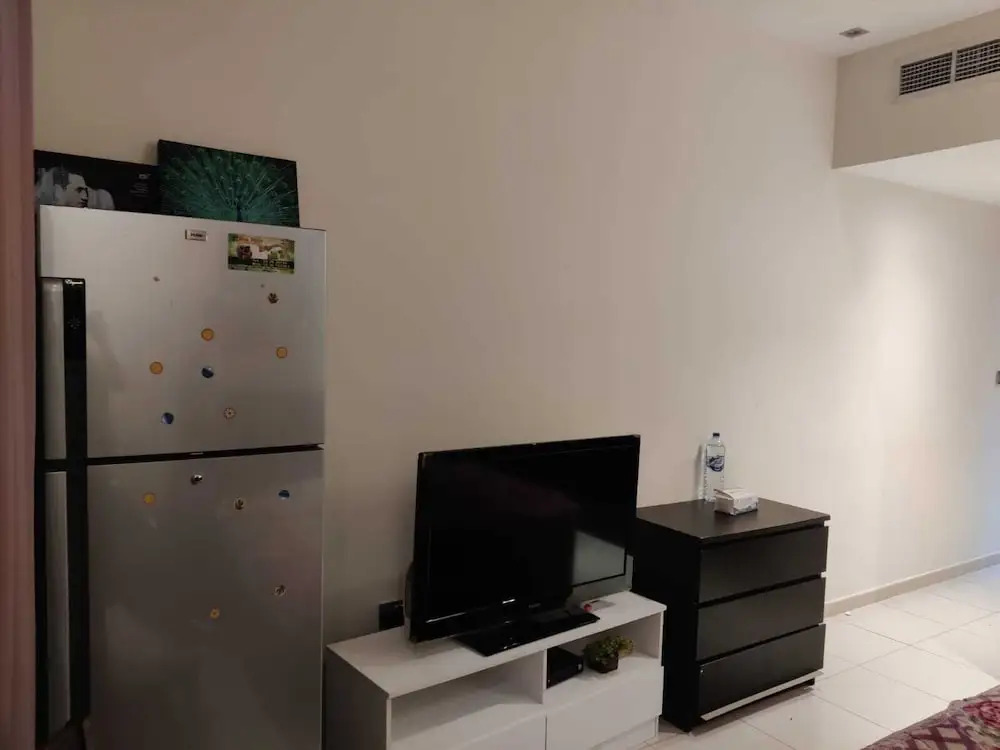 Дубай: Room in Apartment - Master Room In Skyview Tower Dubai Marina Huge Window