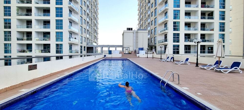 Дубай: Nice Studio Balcony N Pool View Marina
