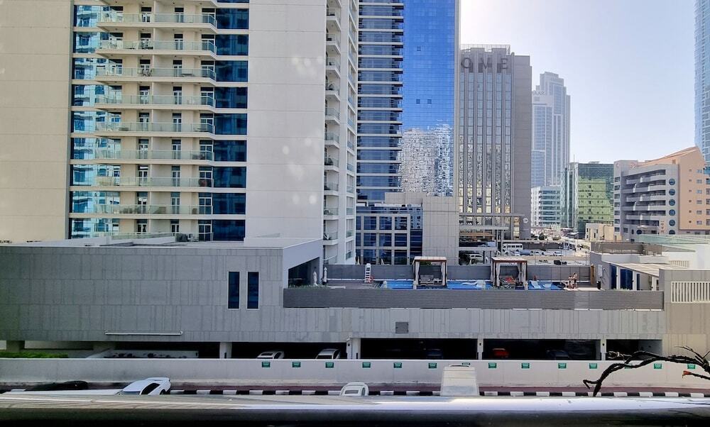 Дубай: Nice Studio Balcony N Pool View Marina