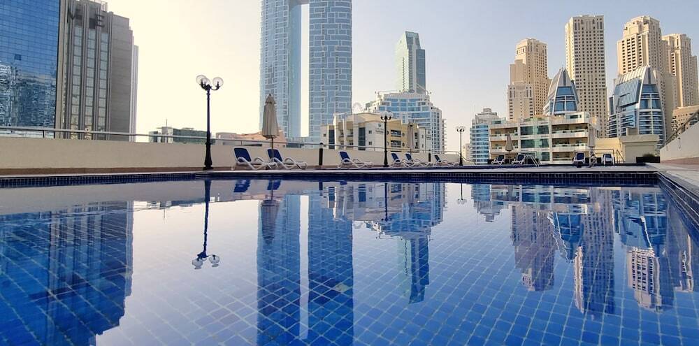 Дубай: Nice Studio Balcony N Pool View Marina