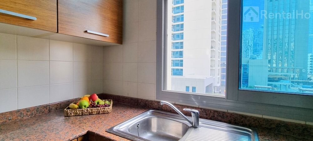 Дубай: Nice Studio Balcony N Pool View Marina
