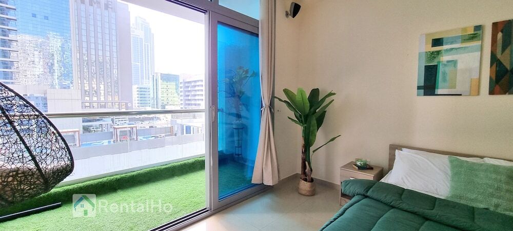 Дубай: Nice Studio Balcony N Pool View Marina