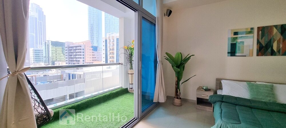 Дубай: Nice Studio Balcony N Pool View Marina