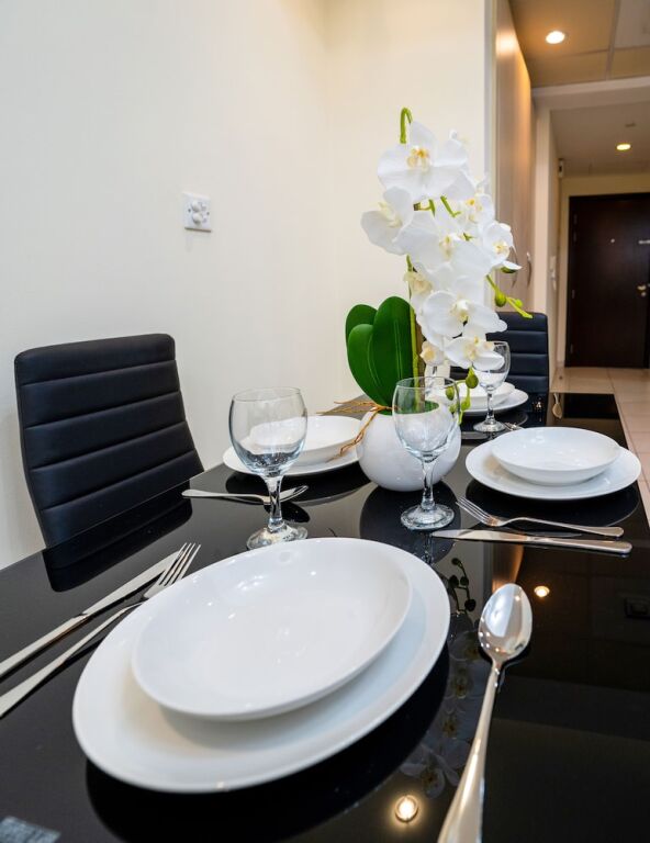 Дубай: Tanin - Luxurious and Contemporary Studio in JLT Cluster R