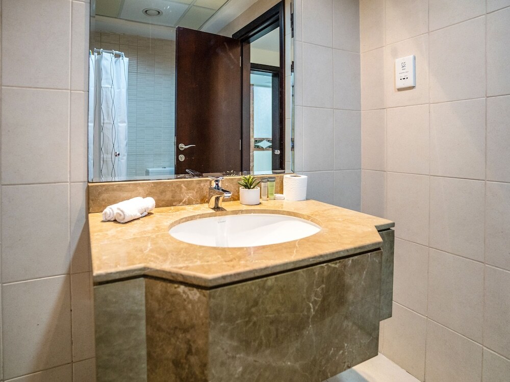 Дубай: Tanin - Luxurious and Contemporary Studio in JLT Cluster R