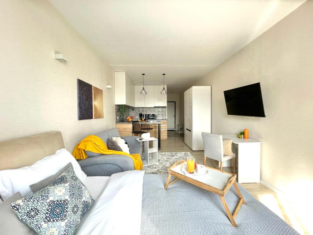 Алматы: Апартаменты Студия День Ночь с Видом На Горы