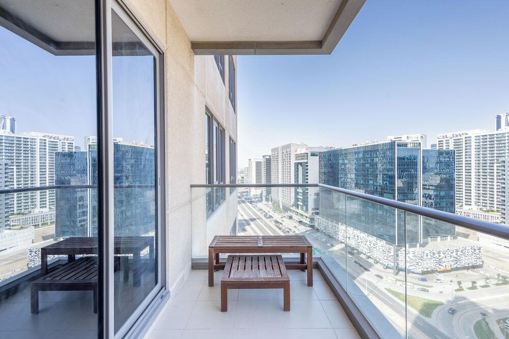 Дубай: SuperHost - Chic Downtown Living 1BR in Dubai's South Ridge 5