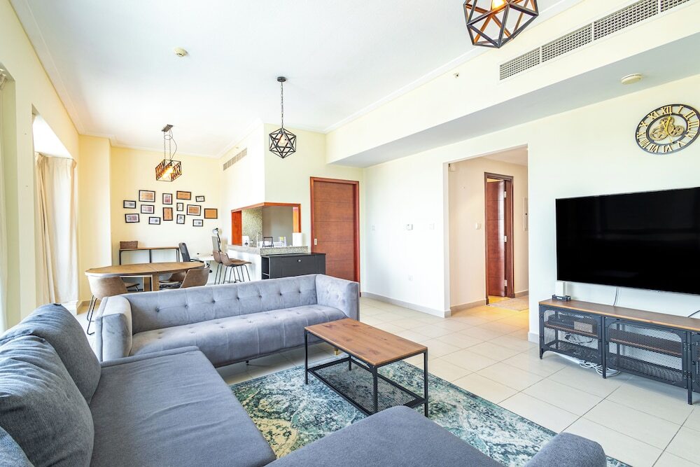 Дубай: SuperHost - Chic Downtown Living 1BR in Dubai's South Ridge 5
