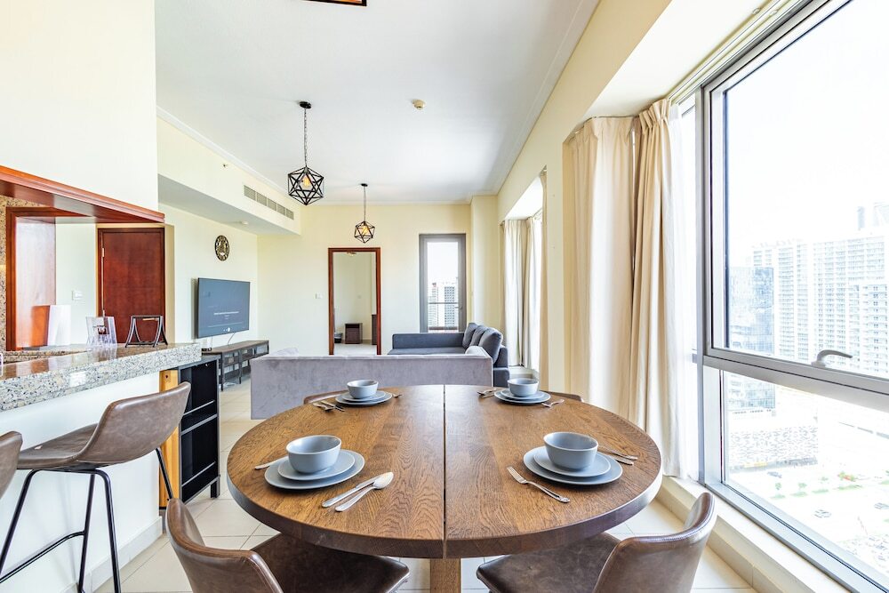 Дубай: SuperHost - Chic Downtown Living 1BR in Dubai's South Ridge 5