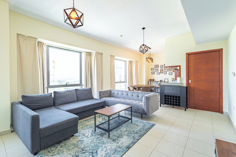 Дубай: SuperHost - Chic Downtown Living 1BR in Dubai's South Ridge 5