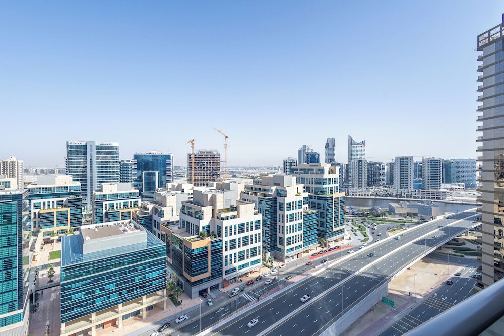 Дубай: SuperHost - Chic Downtown Living 1BR in Dubai's South Ridge 5