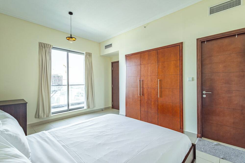 Дубай: SuperHost - Chic Downtown Living 1BR in Dubai's South Ridge 5