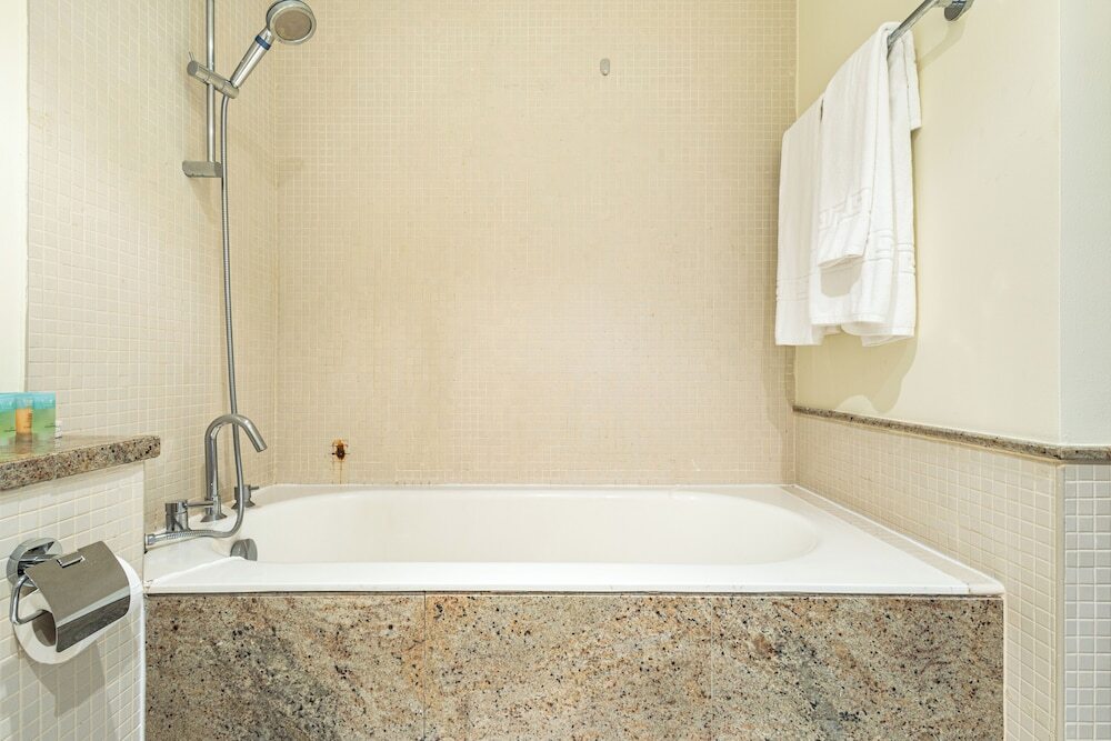 Дубай: SuperHost - Chic Downtown Living 1BR in Dubai's South Ridge 5
